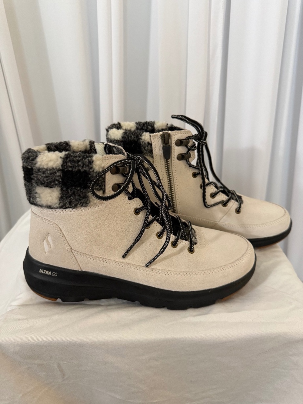 Skechers On-The-Go Glacial Ultra Suede Hiker Boots Cream 7.5 NWOT